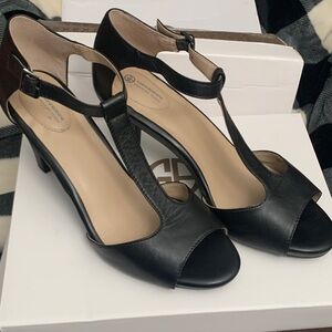 Giani Bernini Black T-Strap Heels